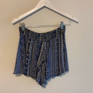 R2d Aztec pull on shorts size small